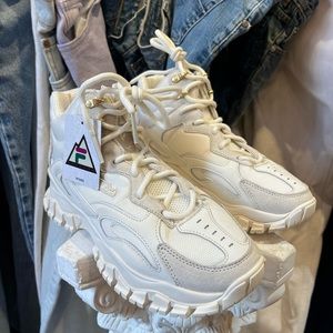 RARE NWT Fila Ray Tracer 2 Mid chunky hi top cream sneakers boots brand new